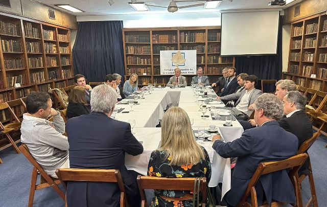 REUNI�N DEL DIRECTORIO CON LOS PRESIDENTES DE LAS COMISIONES DEL COLEGIO